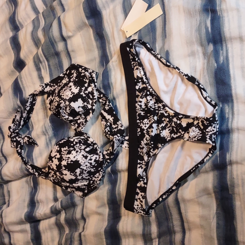 Kenneth Cole swim suit, 36 D top and L bottom